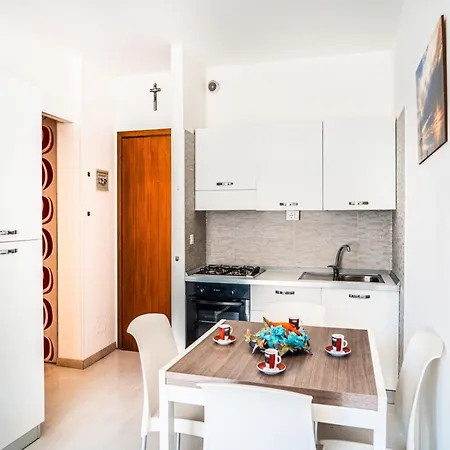 A Lovely Modern Flat A Stone Throw From The Sea Appartement